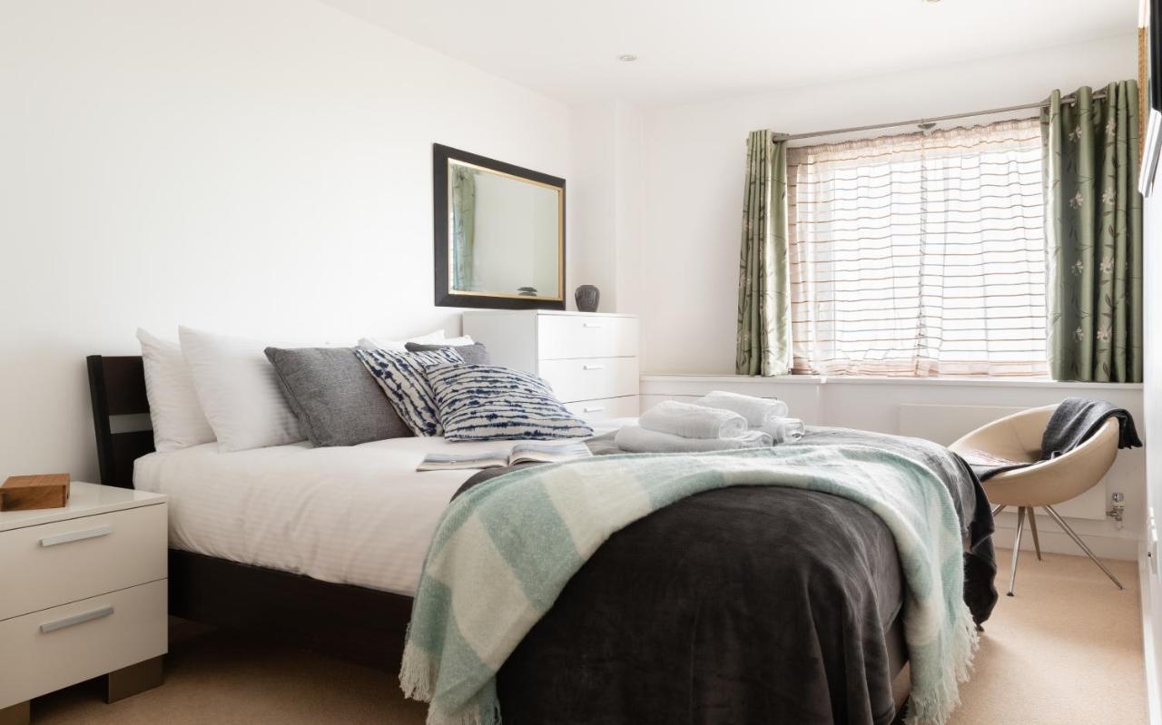 Fabulous 3 Bed 2 Bath Near Victoria Station Apartment
