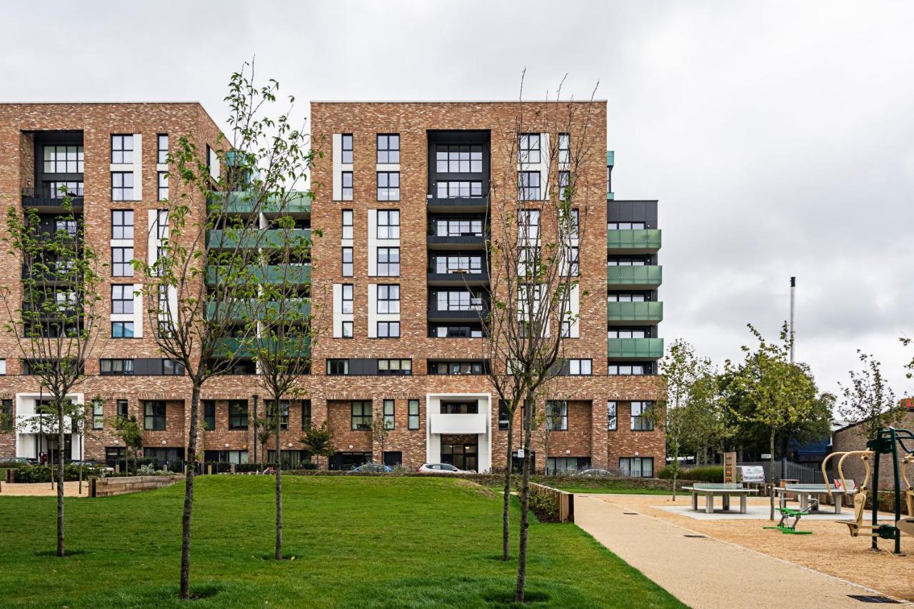 Chiswick Park 3 Bed 3 Bath West - Parking Appartement *