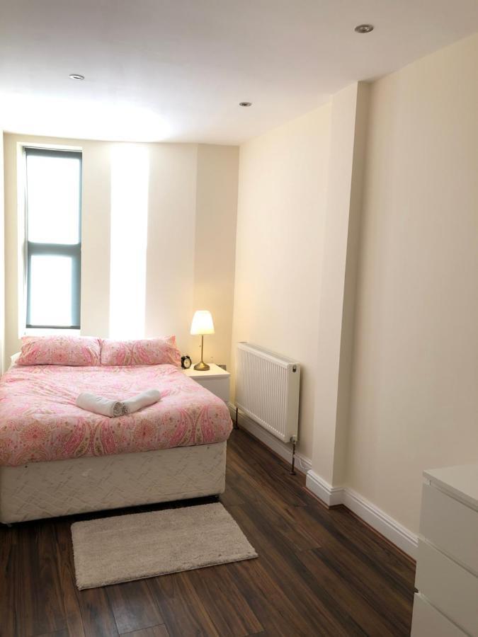Greater Holiday Let @ Hanwell * Londen