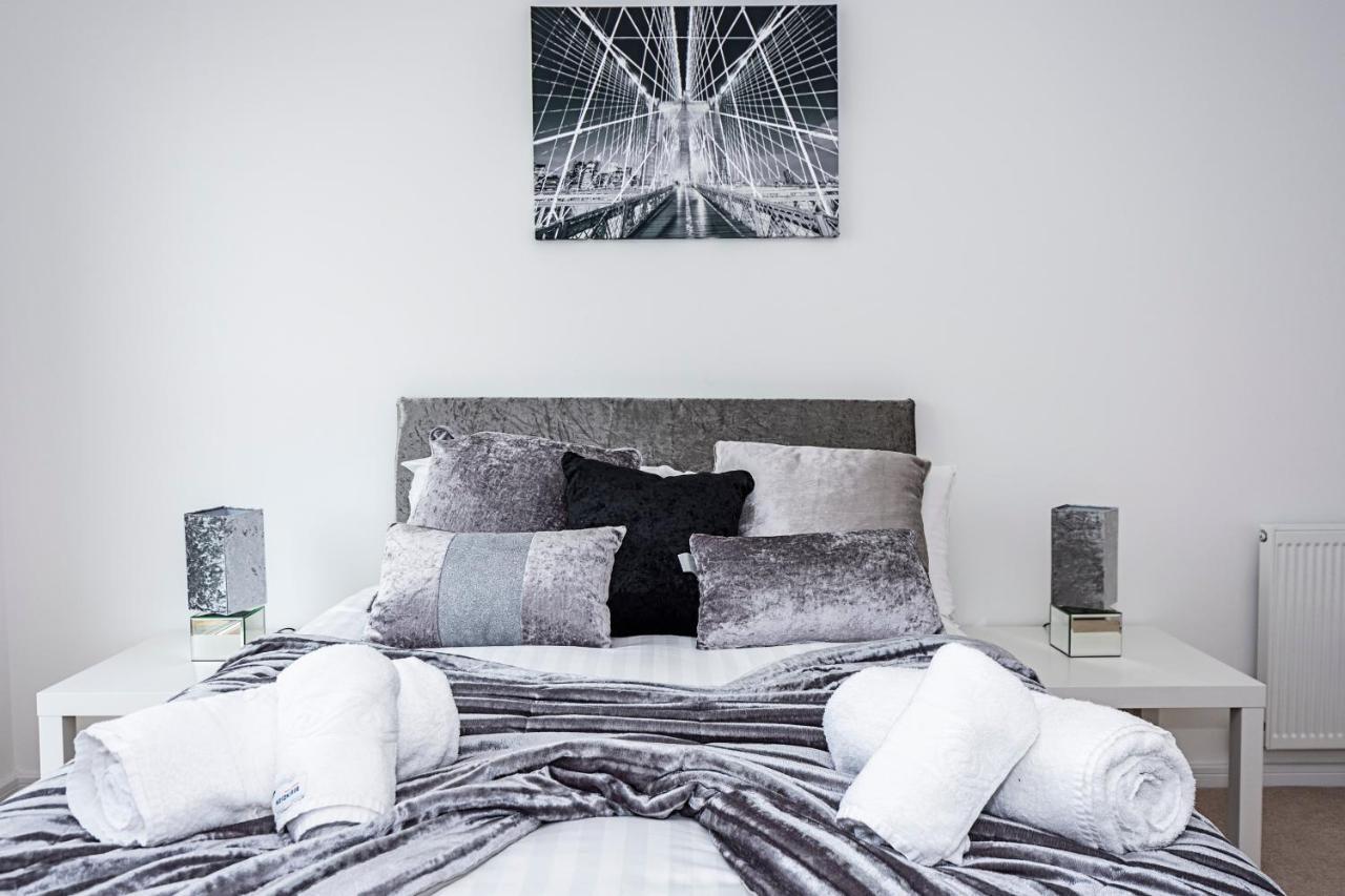 Chiswick Park 3 Bed 3 Bath West - Parking * Londen