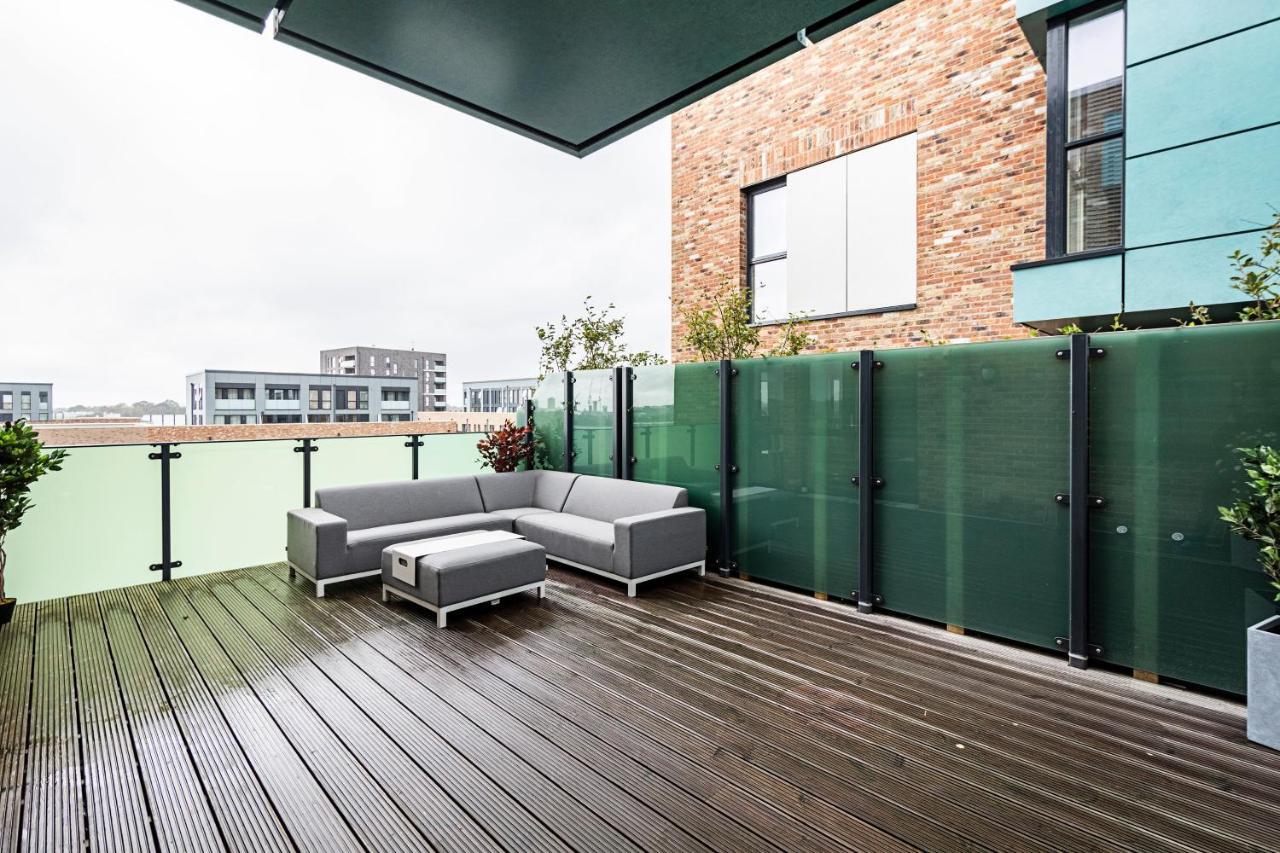Chiswick Park 3 Bed 3 Bath West - Parking Appartement *