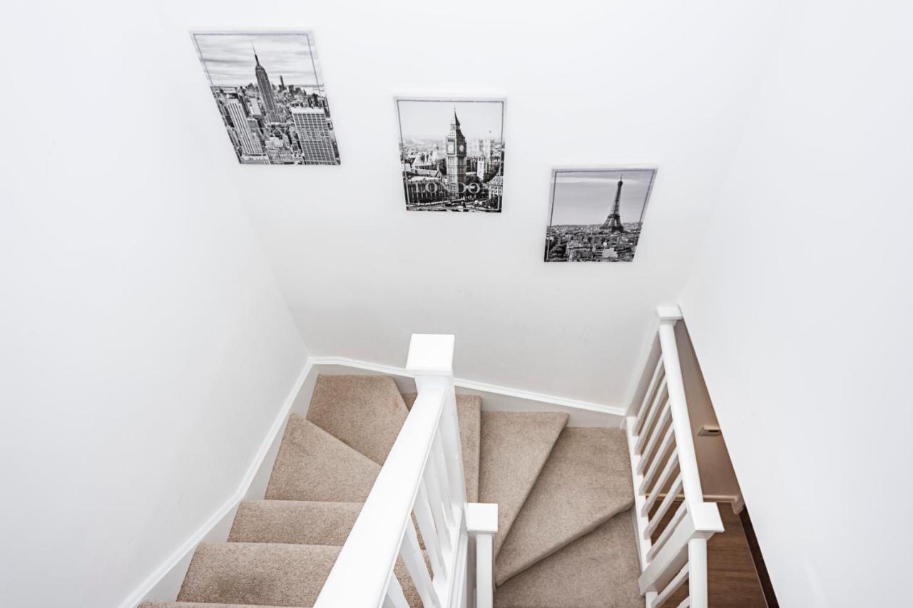 Chiswick Park 3 Bed 3 Bath West - Parking Londen