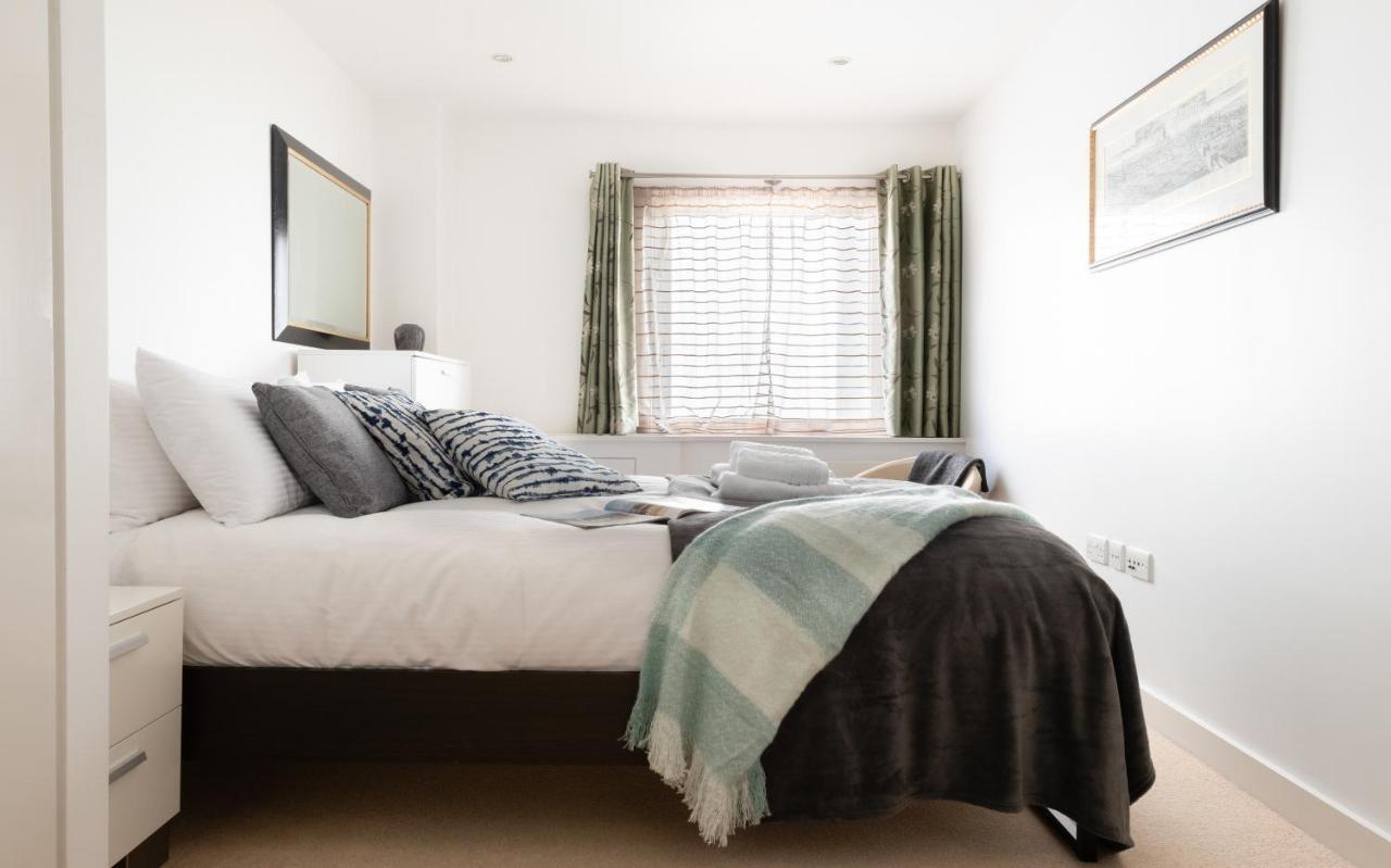 Fabulous 3 Bed 2 Bath Near Victoria Station London