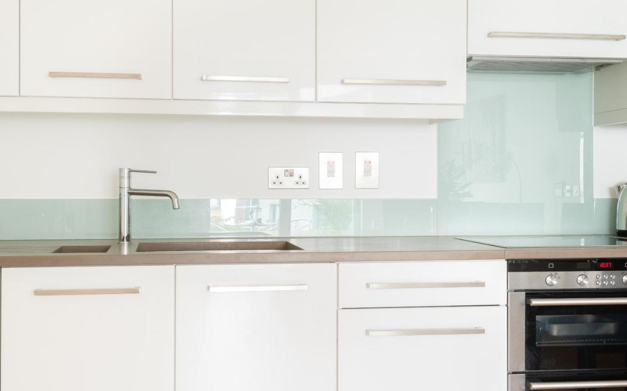 Fabulous 3 Bed 2 Bath Near Victoria Station Apartment