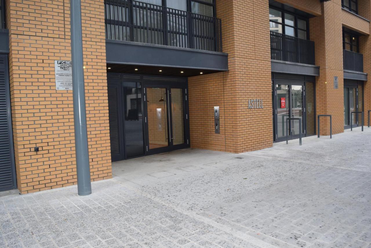 Island 3 Bedroom Luxury Apartments, Canary Wharf Apartment