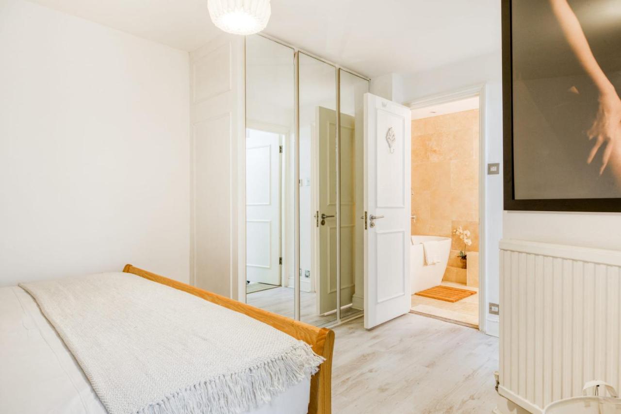 Apartment 2bed W/ Covered Patio, 5 Mins To Paddington Stn