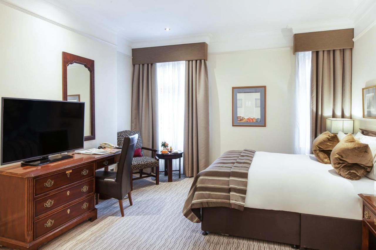 St. James' Court, A Taj Hotel, Hotell
