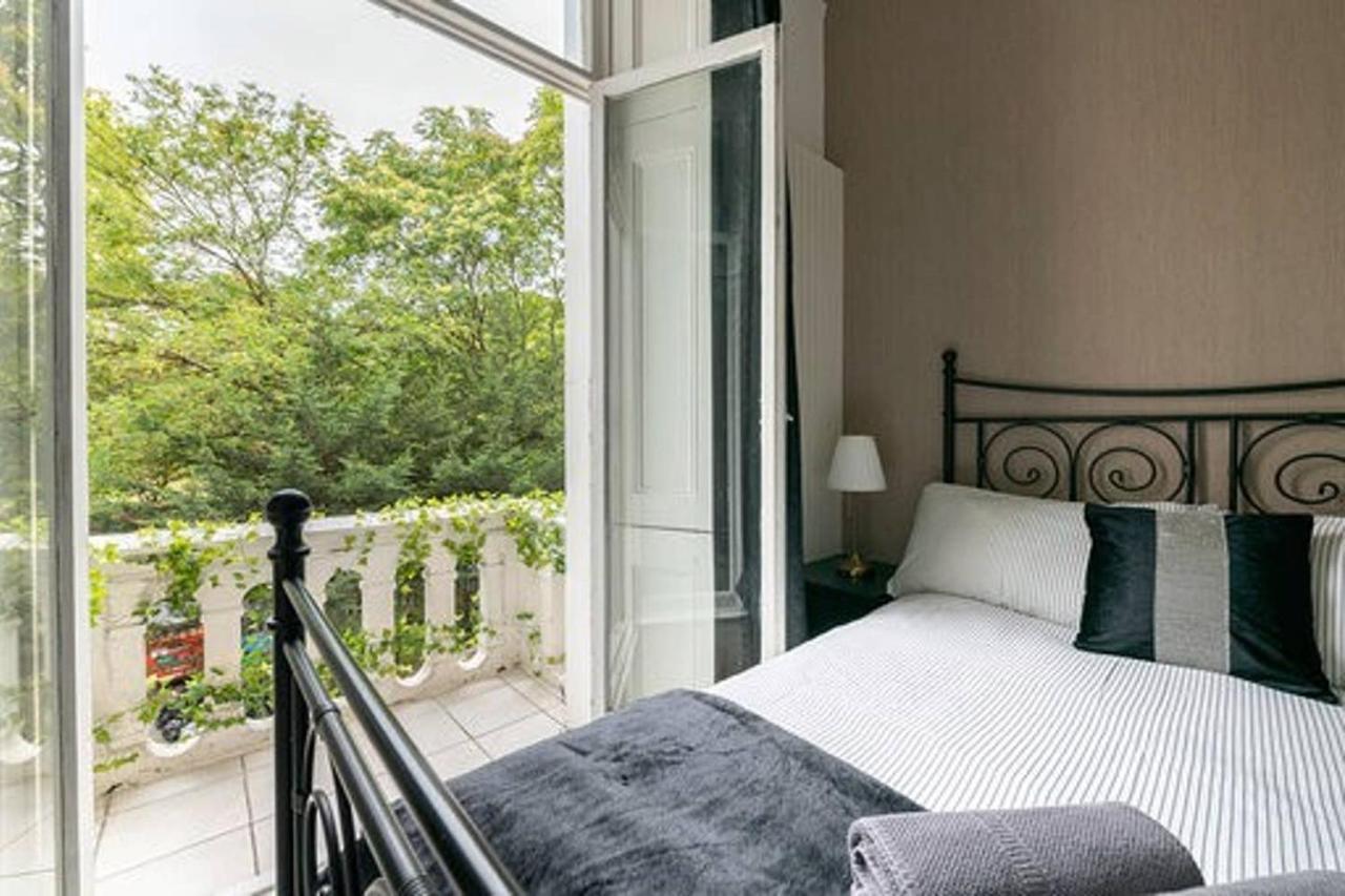 Hyde Park Gate Hostel *