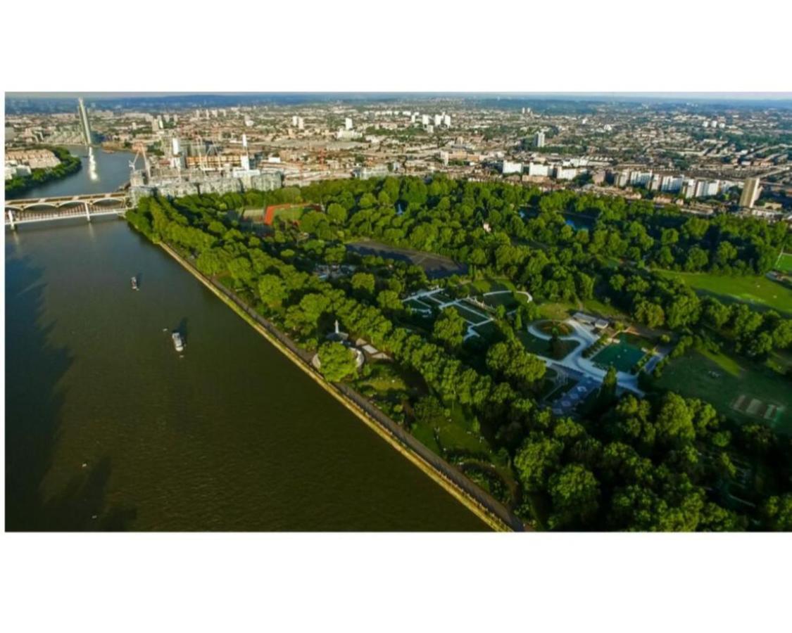 Nine Elms Reach London