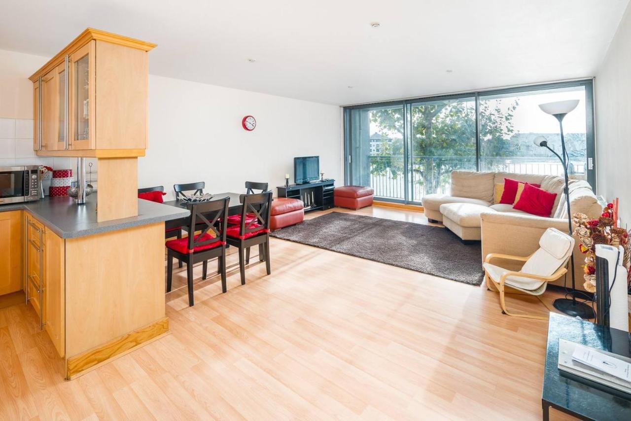 Bright 2 Bed 2 Bath Near Canary Wharf London