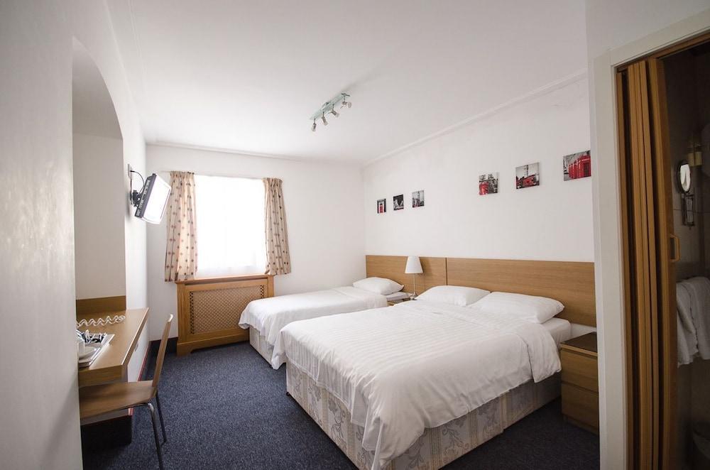 Adria Hotell 3*