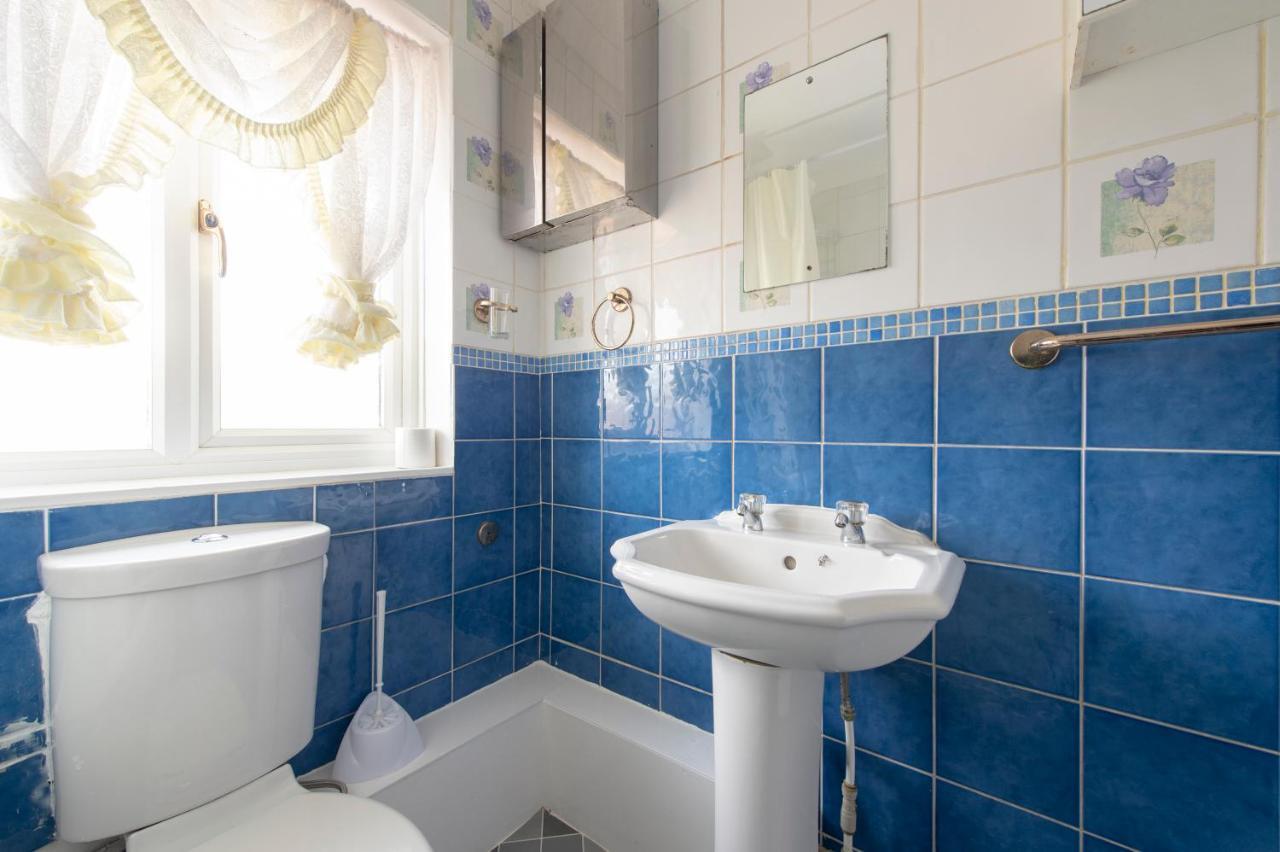 Abkat Three Bedroom Ferienhaus *