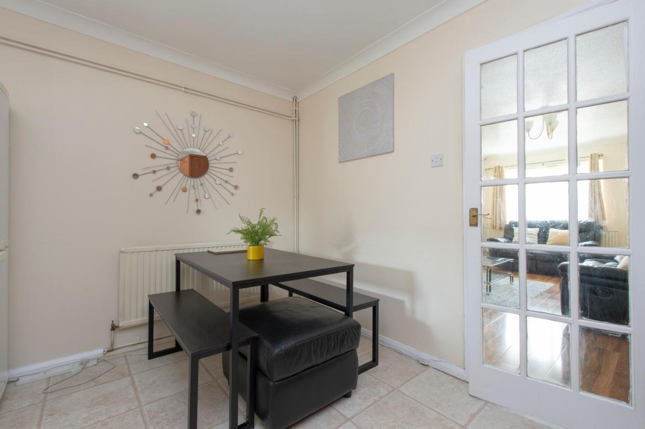 Abkat Three Bedroom Ferienhaus *