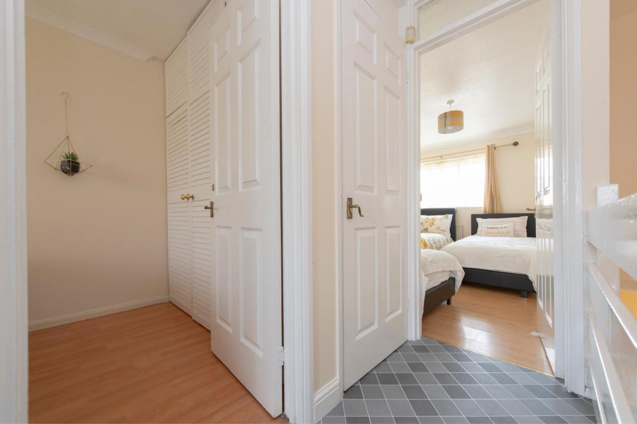 Abkat Three Bedroom Ferienhaus *