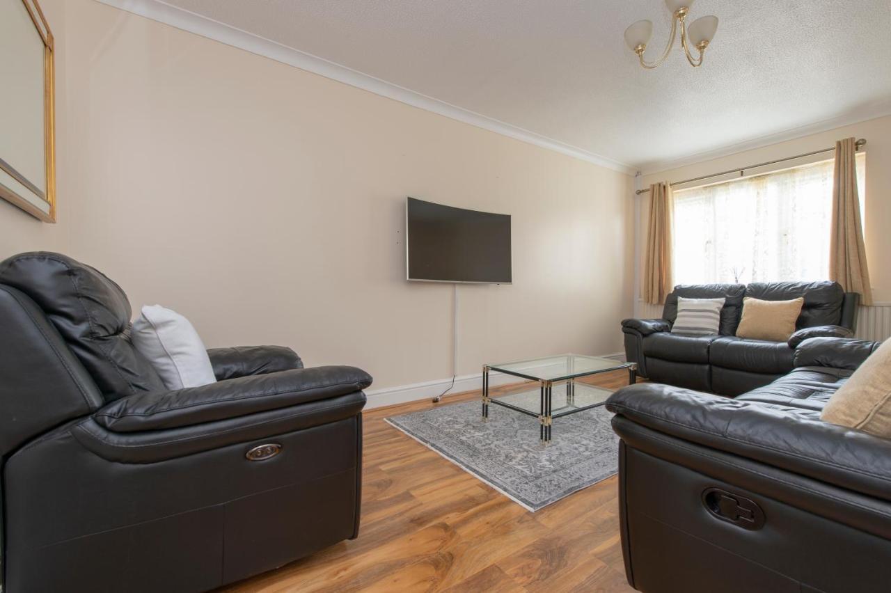 Abkat Three Bedroom Ferienhaus *
