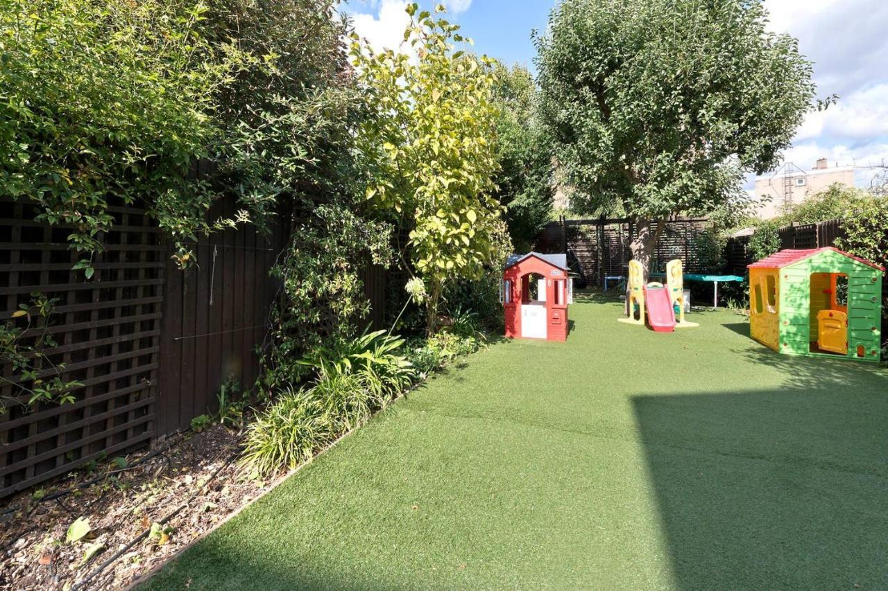 Bright & Spacious 5 Bed House In Charming Putney