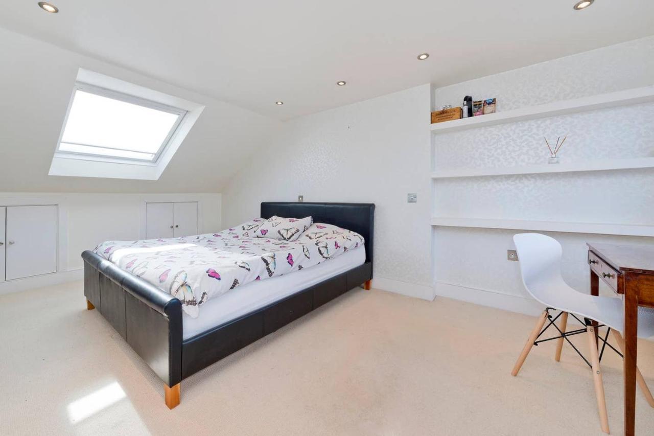 Holiday home Bright & Spacious 5 Bed House In Charming Putney London