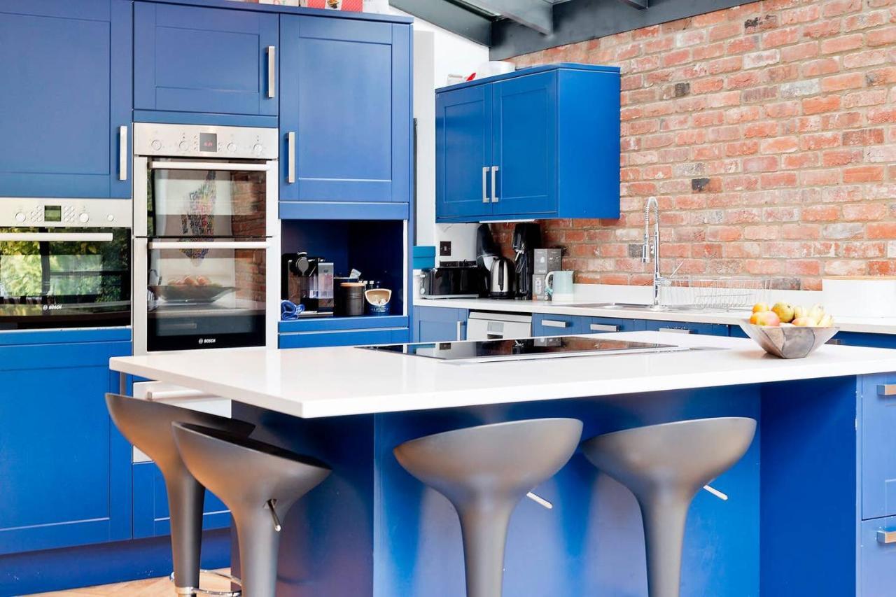 Bright & Spacious 5 Bed House In Charming Putney London