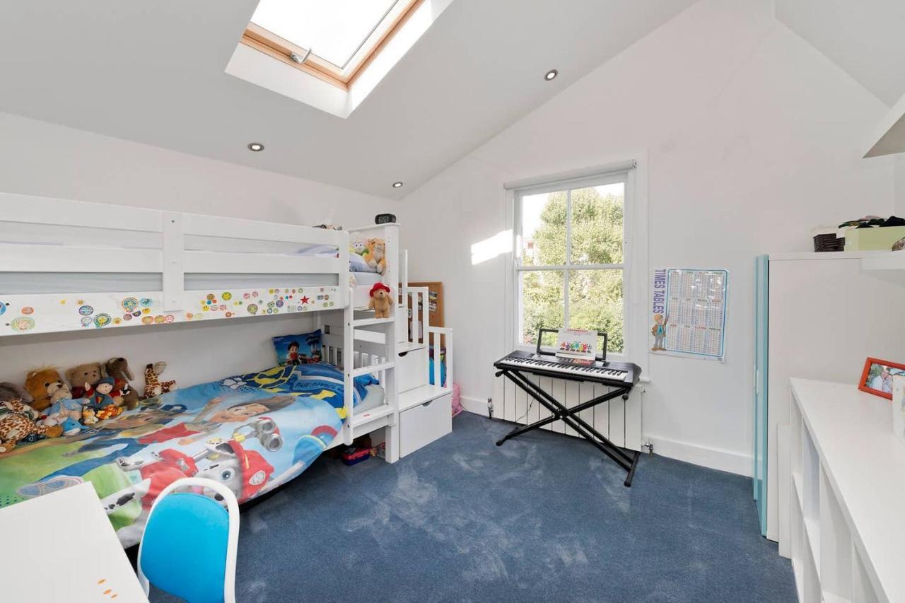 Bright & Spacious 5 Bed House In Charming Putney Holiday home