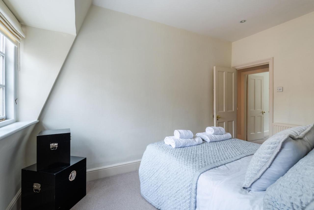Traditional Family Near Earl's Court Holiday home London