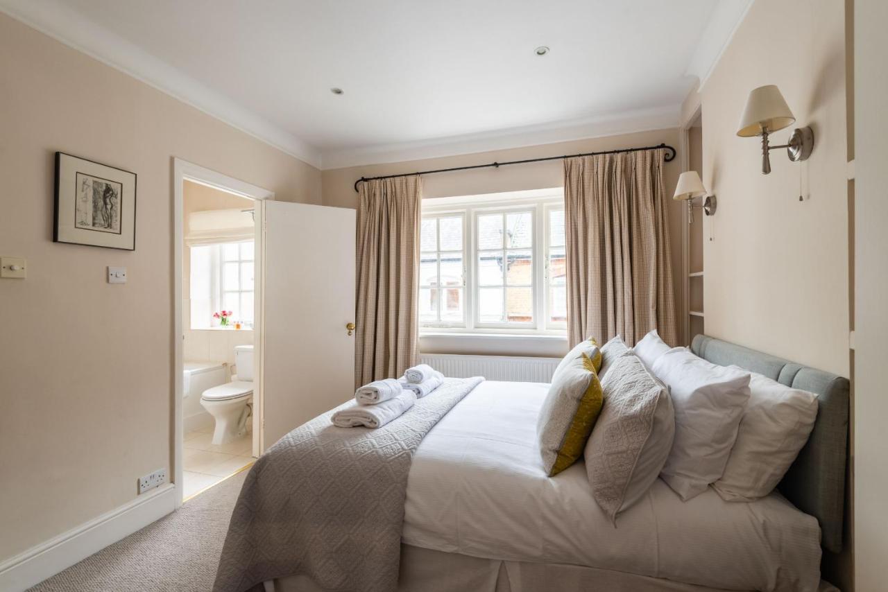 Traditional Family Near Earl's Court Holiday home London