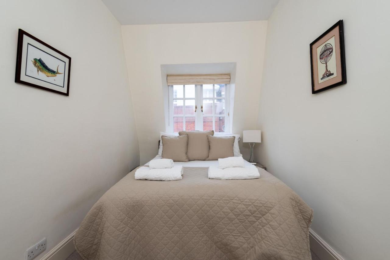 Traditional Family Near Earl's Court Holiday home London