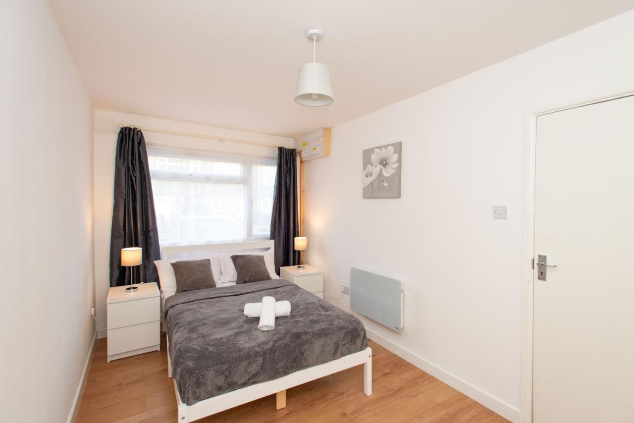 Stunning Four Bedroom House Close To Excel, O2 & With Free Parking Сasa de vacaciones Londres