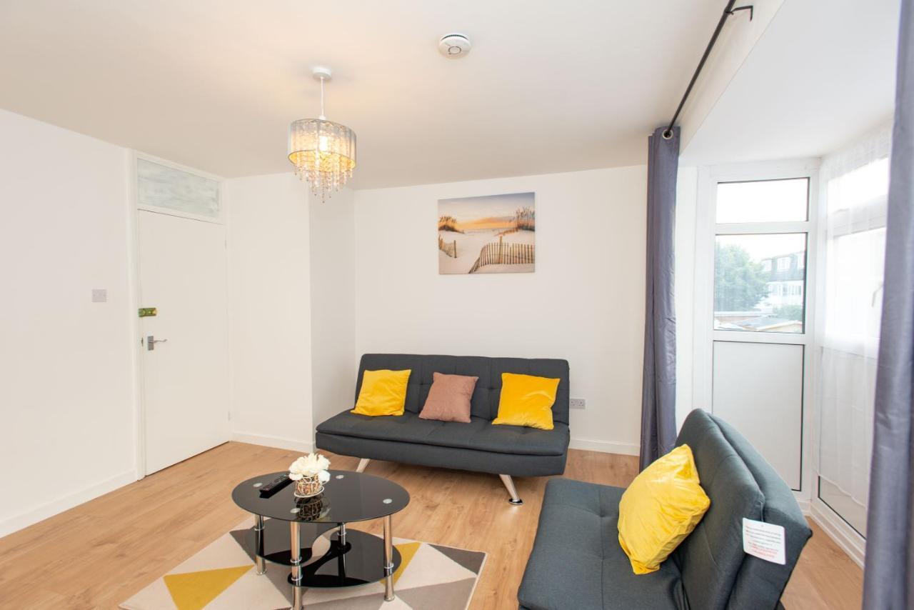 Stunning Four Bedroom House Close To Excel, O2 & With Free Parking Сasa de vacaciones *