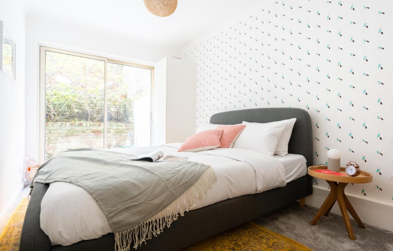The Kensington Grove - Stylish 2bdr Flat With Private Patio Apartment *