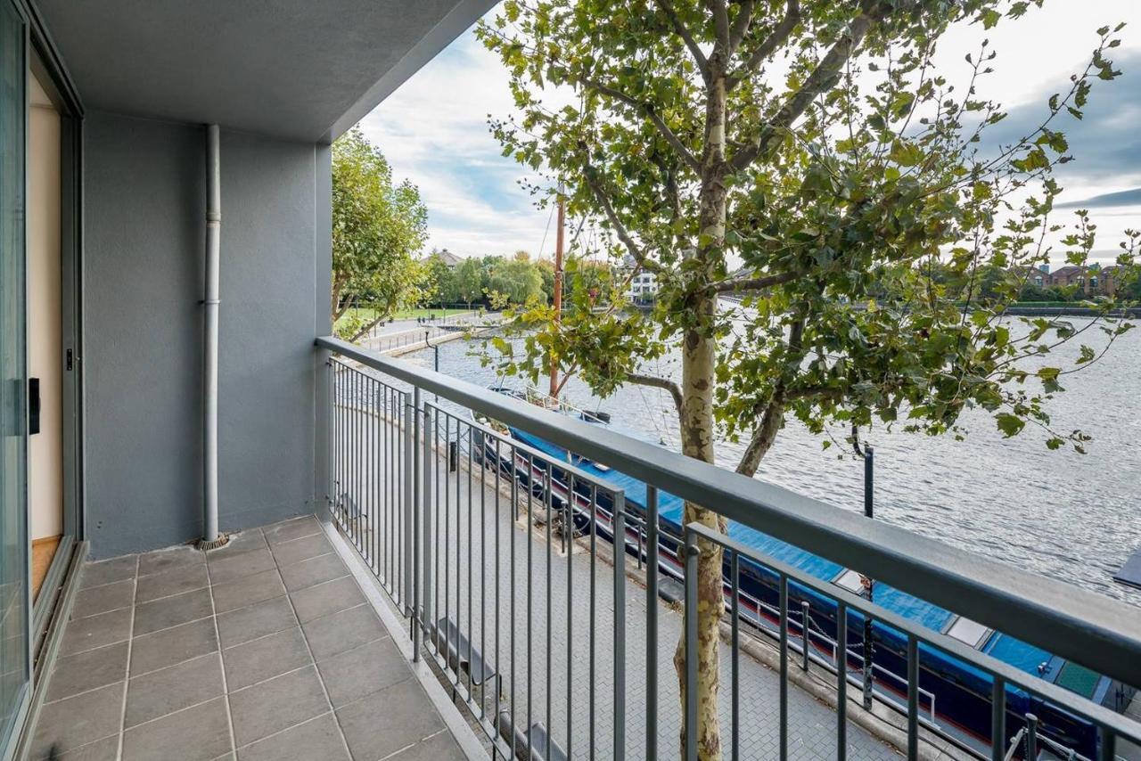 Bright 2 Bed 2 Bath Near Canary Wharf Apartment London