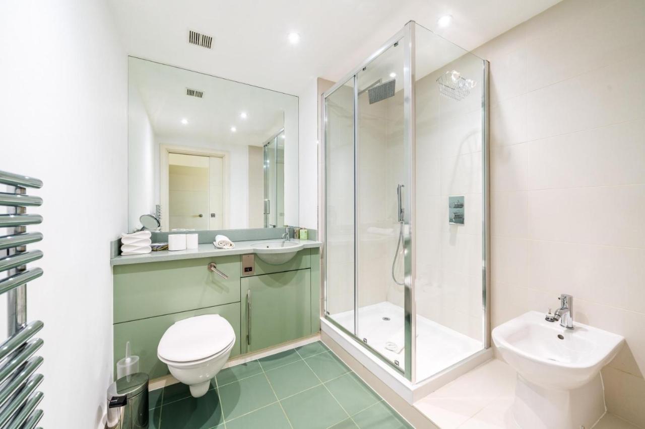 New Stunning 2bd Amazing Views Leilighet London