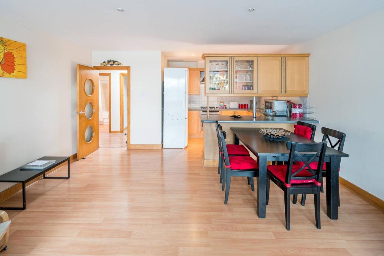 Bright 2 Bed 2 Bath Near Canary Wharf London