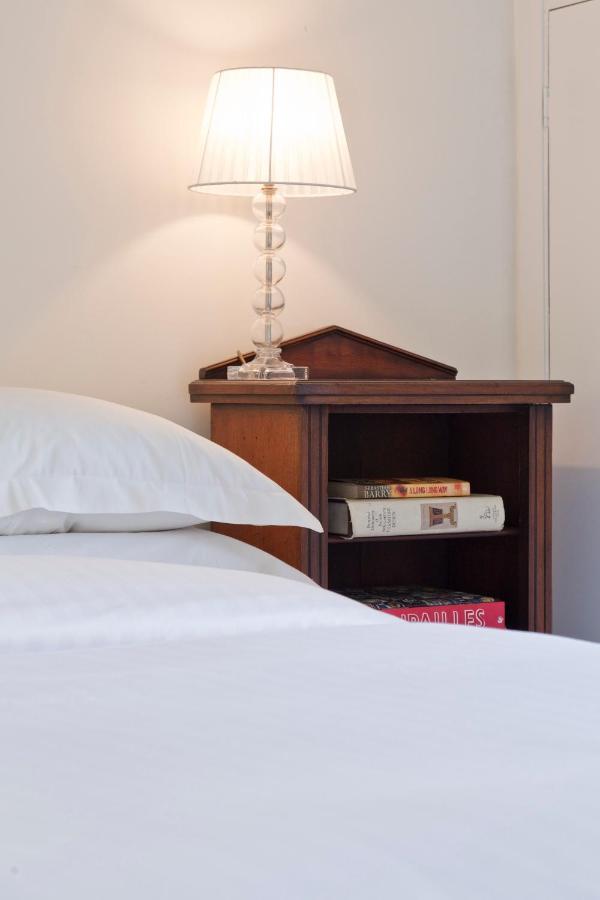 Apartment Bassett Road Iv By Onefinestay
