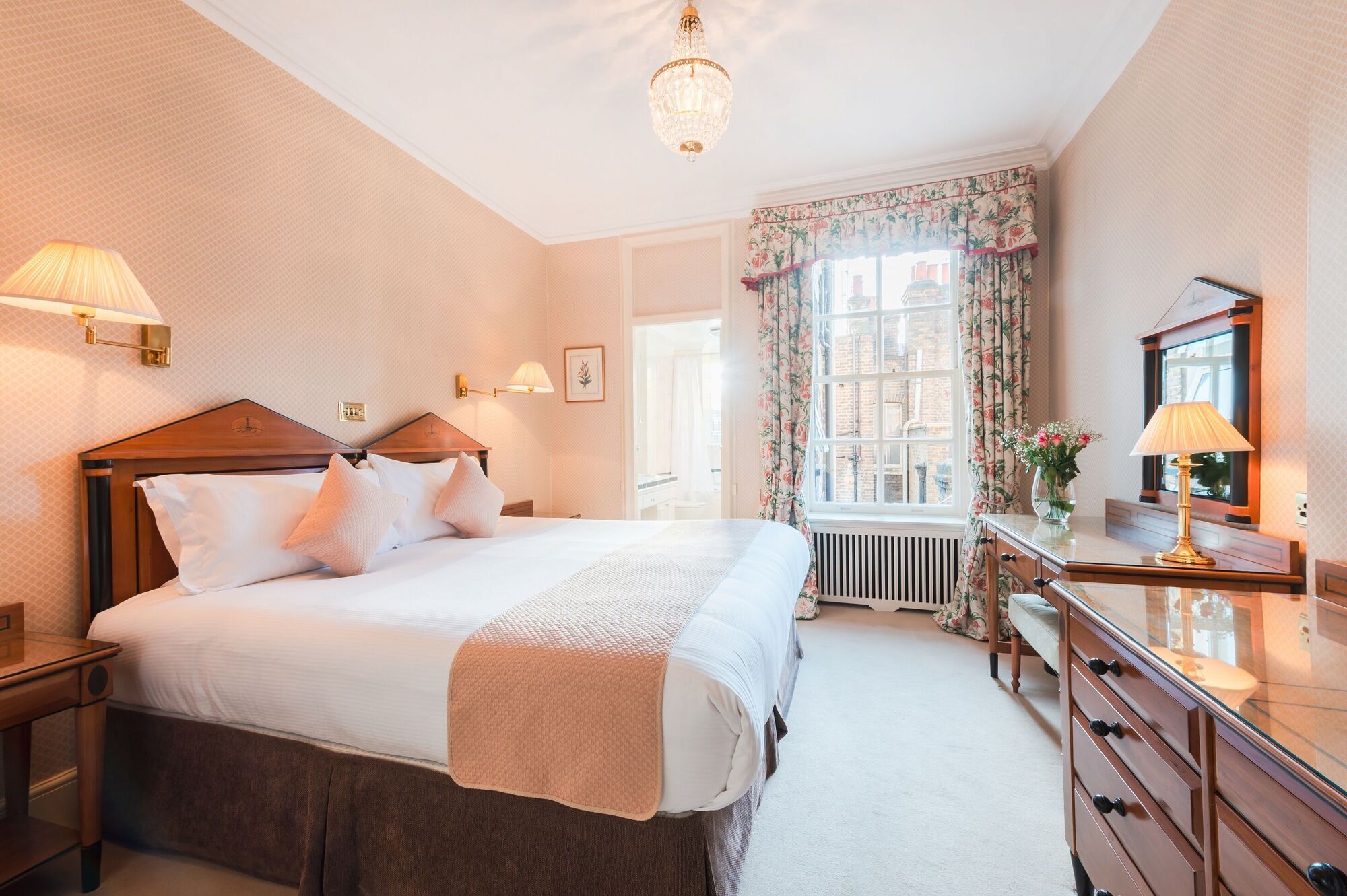 44 Curzon Street By Mansley 4*