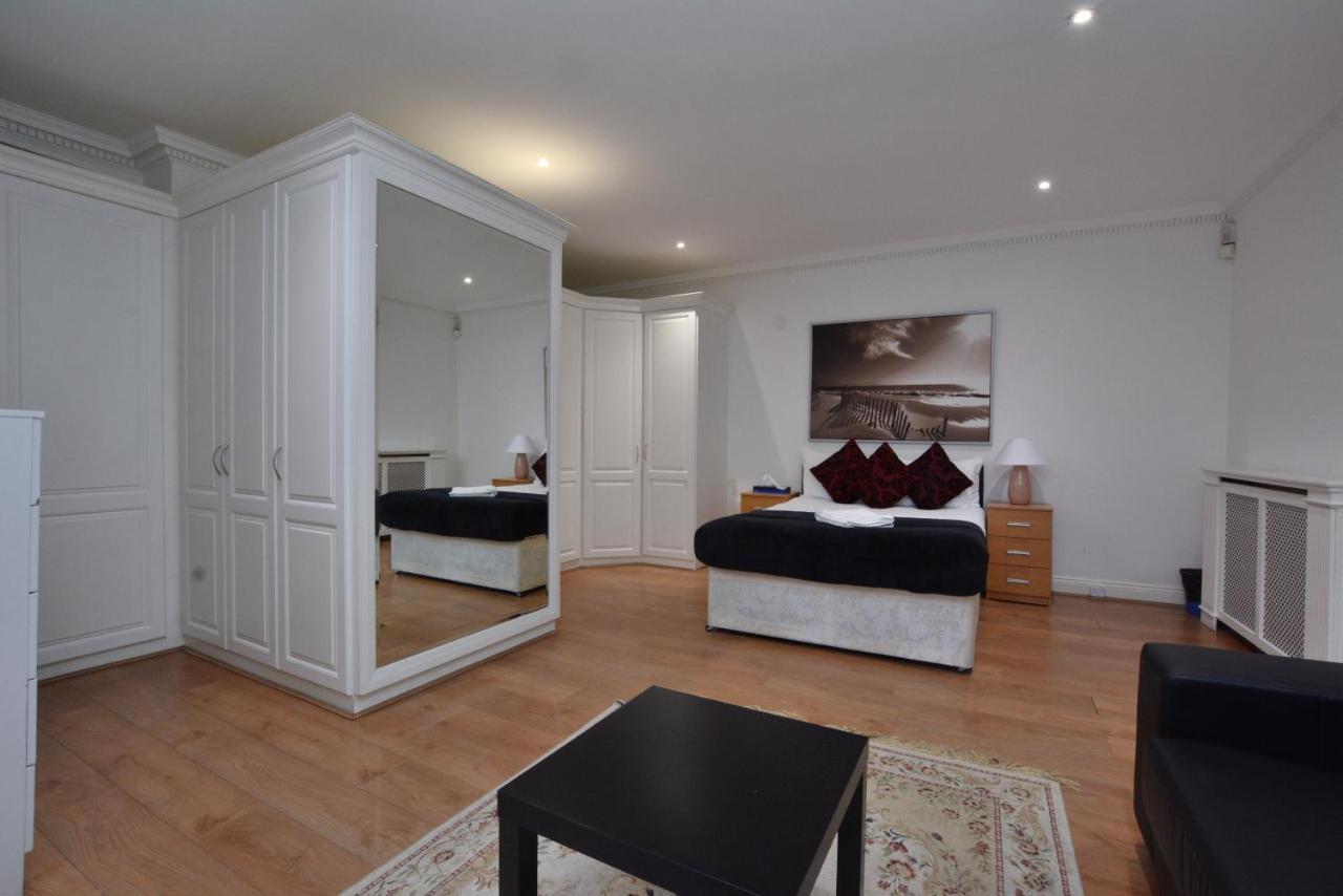 Hyde Park Gate Hostel *