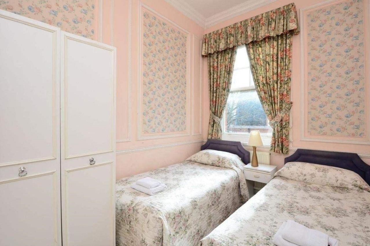 Kensingtoncourt Apartahotel 3*