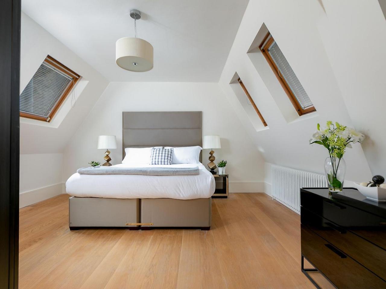 D Arblay Street Hotel 4*