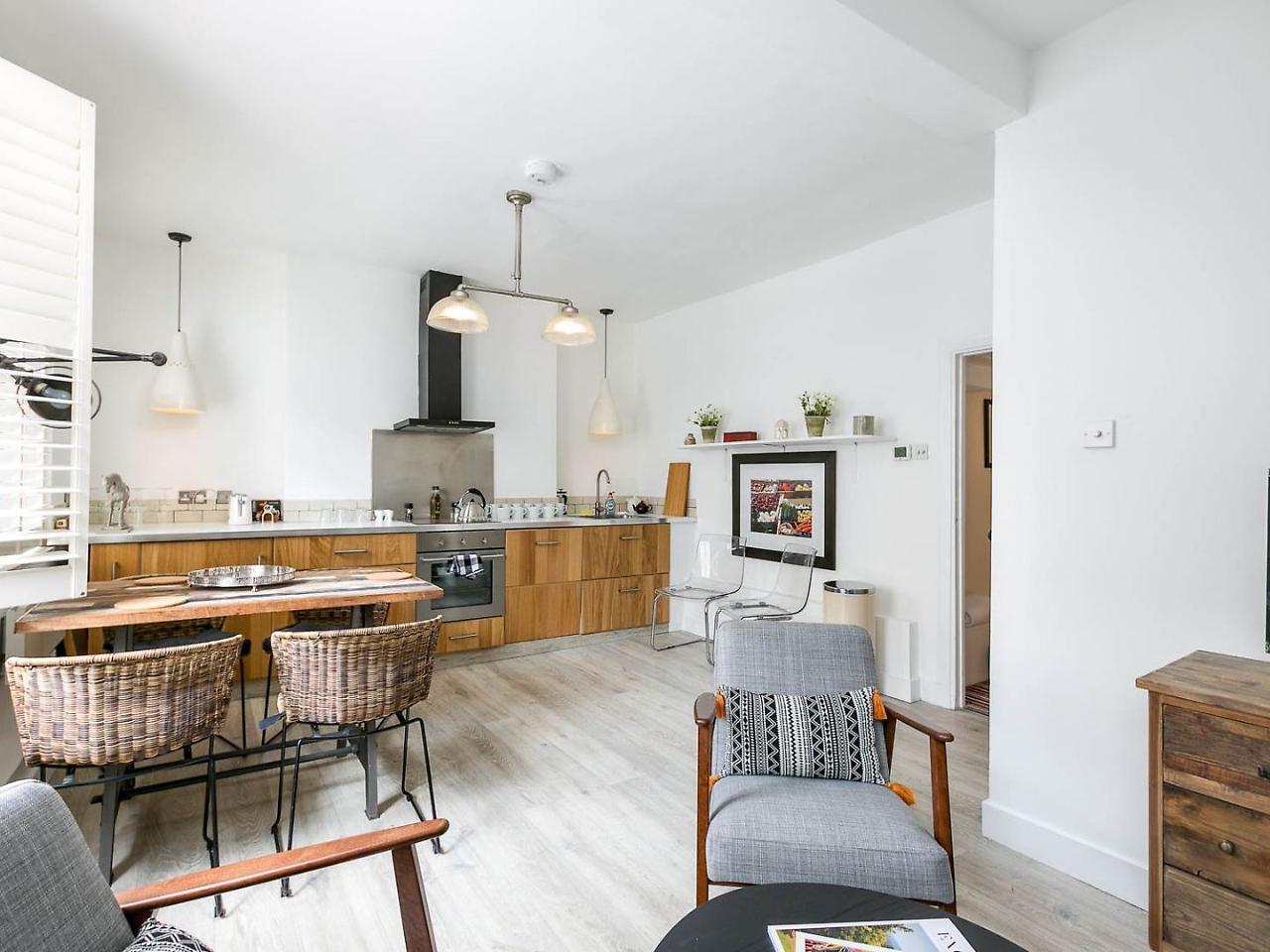 Lovely Maisonette - Goodge Street 55 Apartment