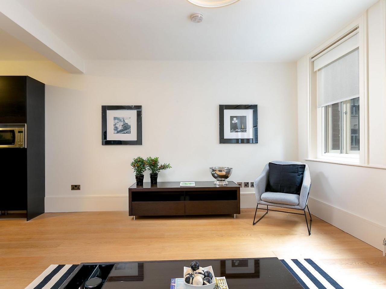 Hotel D Arblay Street 4*