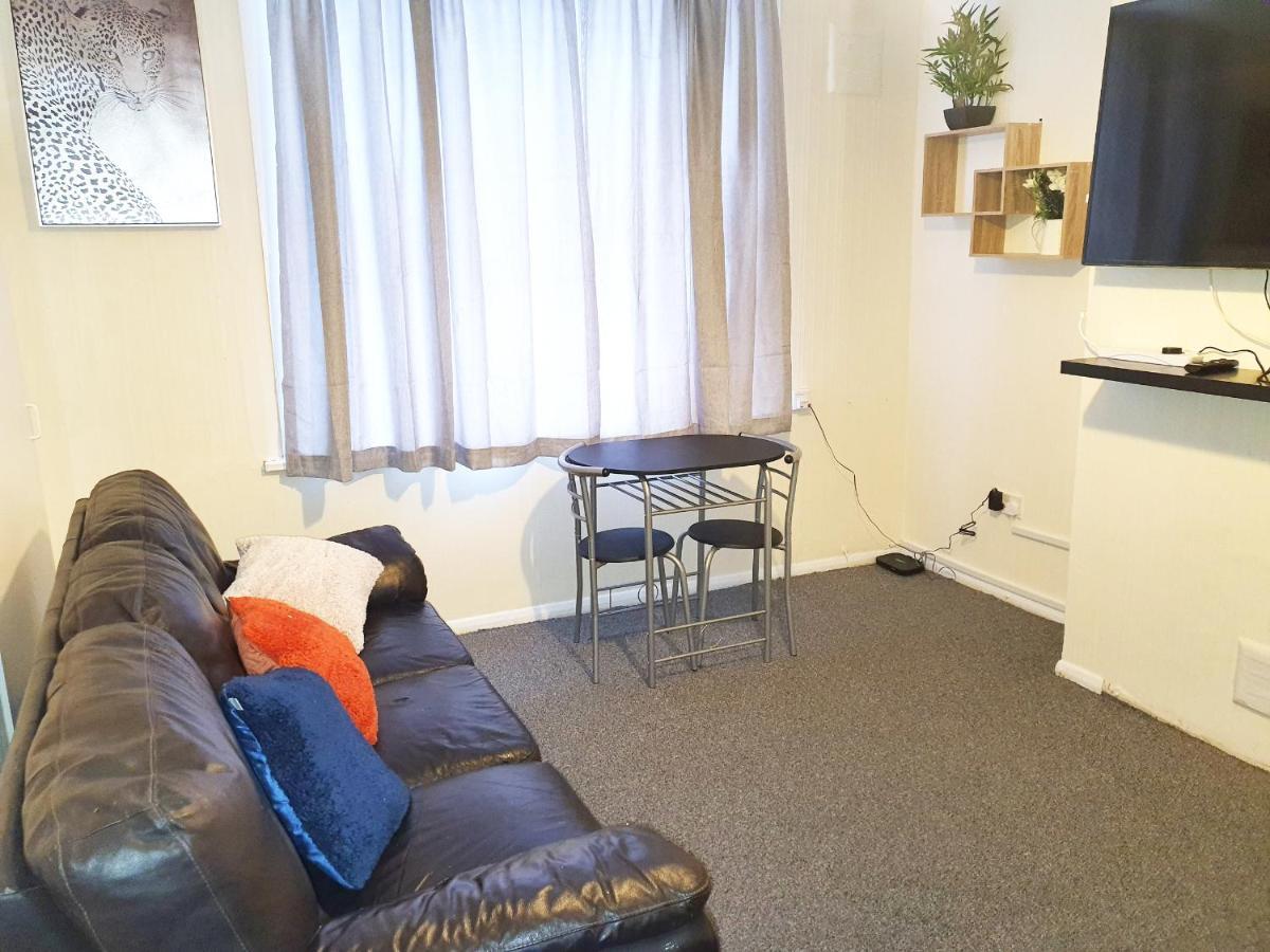 Beautiful Two Bedroom Near O2 Arena Leilighet