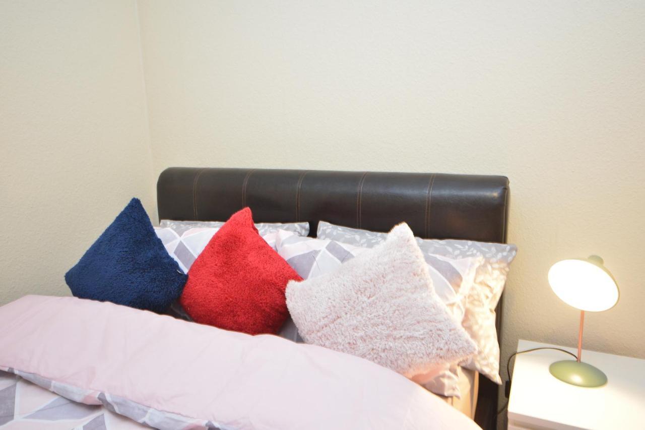 Leilighet Beautiful Two Bedroom Near O2 Arena London