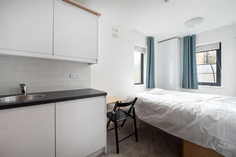 Aparthotel Queen's Drive London