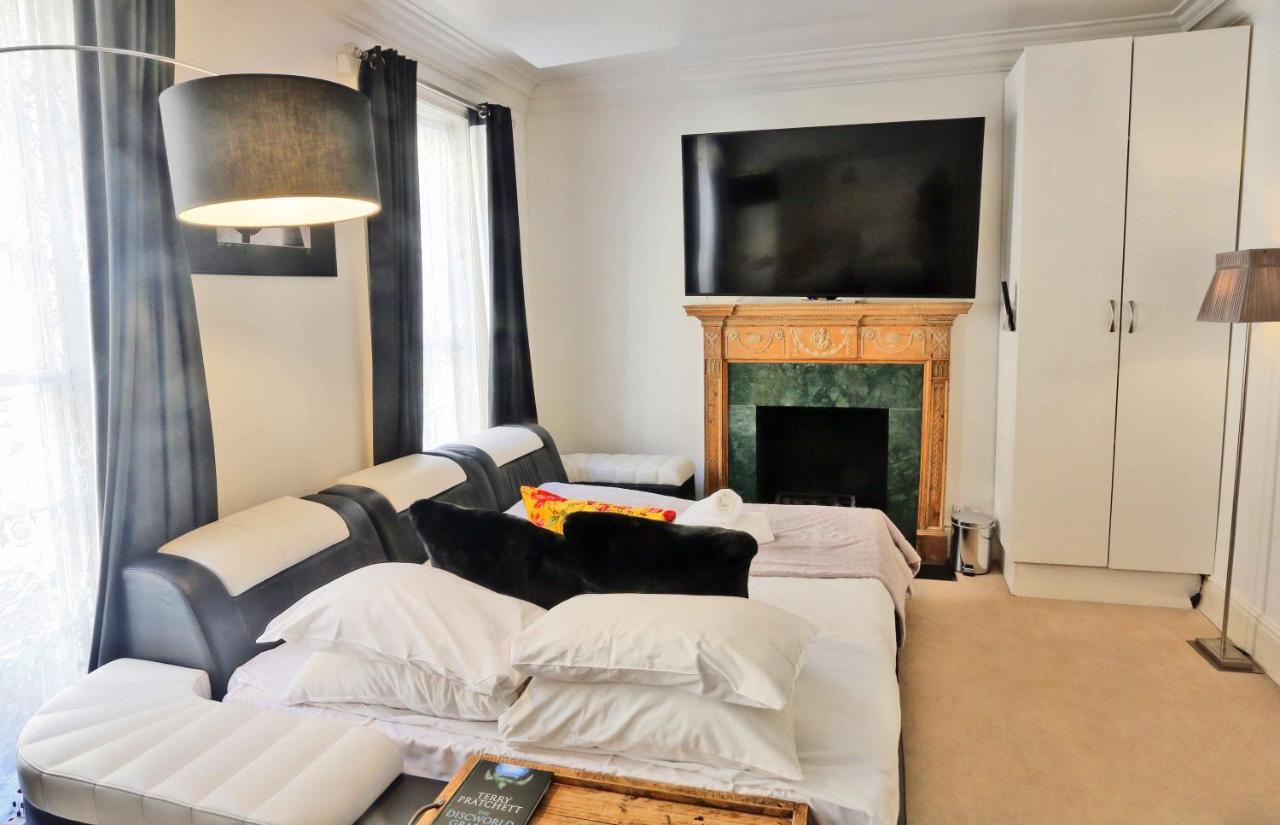 Piccadilly Circus Suites *