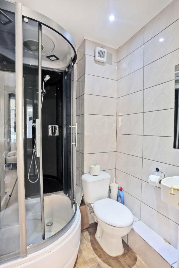 Piccadilly Circus Suites *
