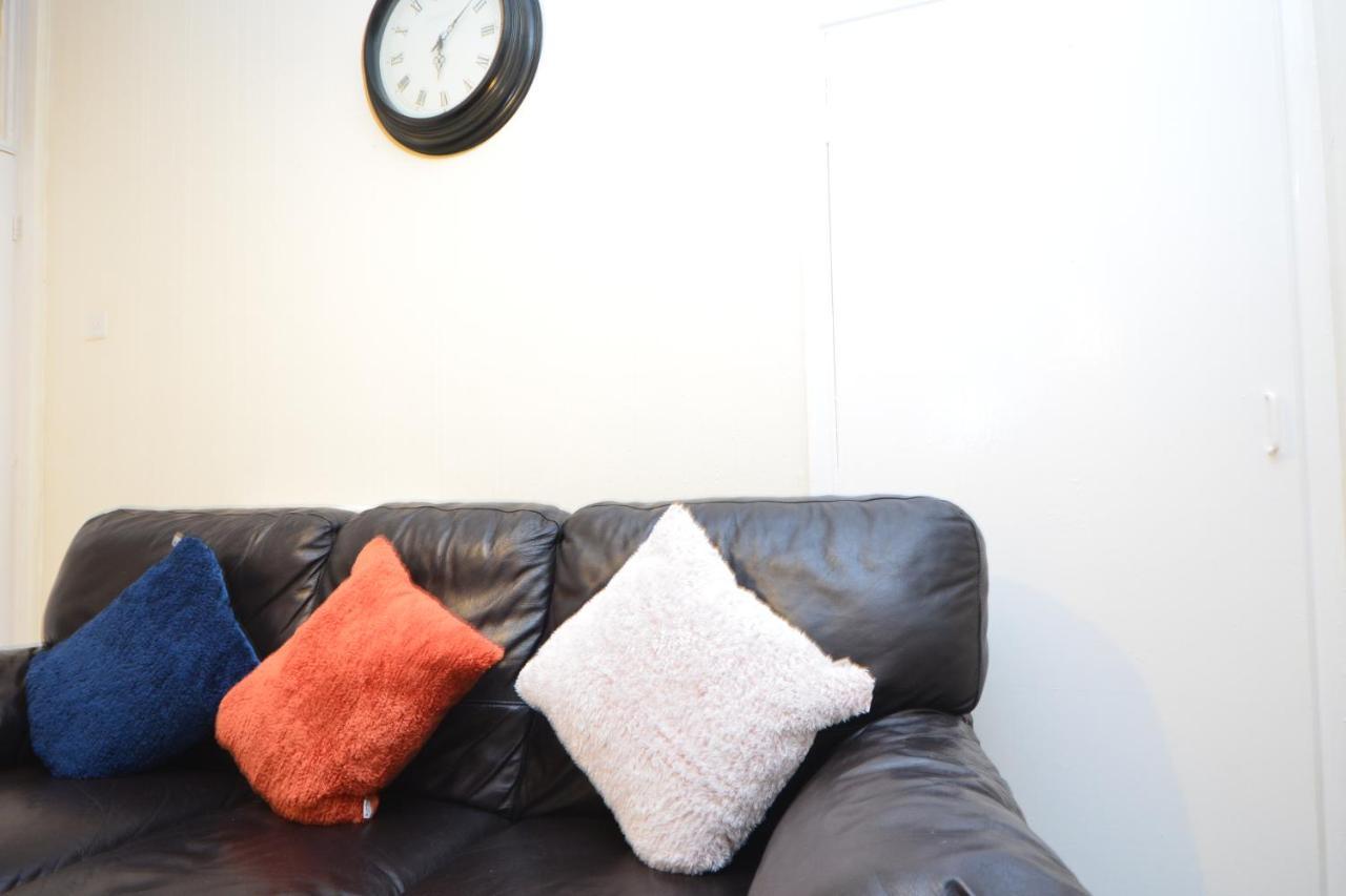 Leilighet Beautiful Two Bedroom Near O2 Arena London