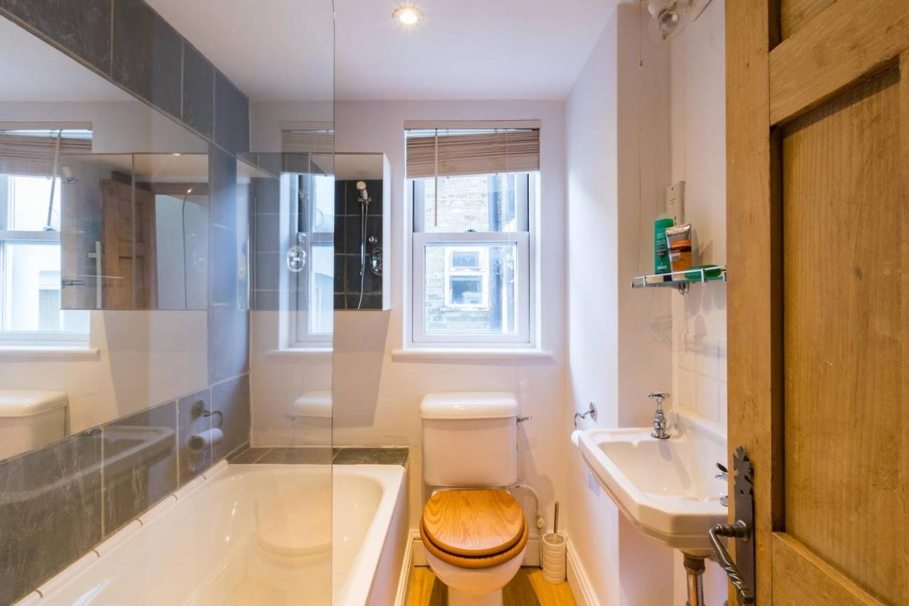 Vakantiehuis Fabulous 4-bed House In Fulham With Garden! Londen