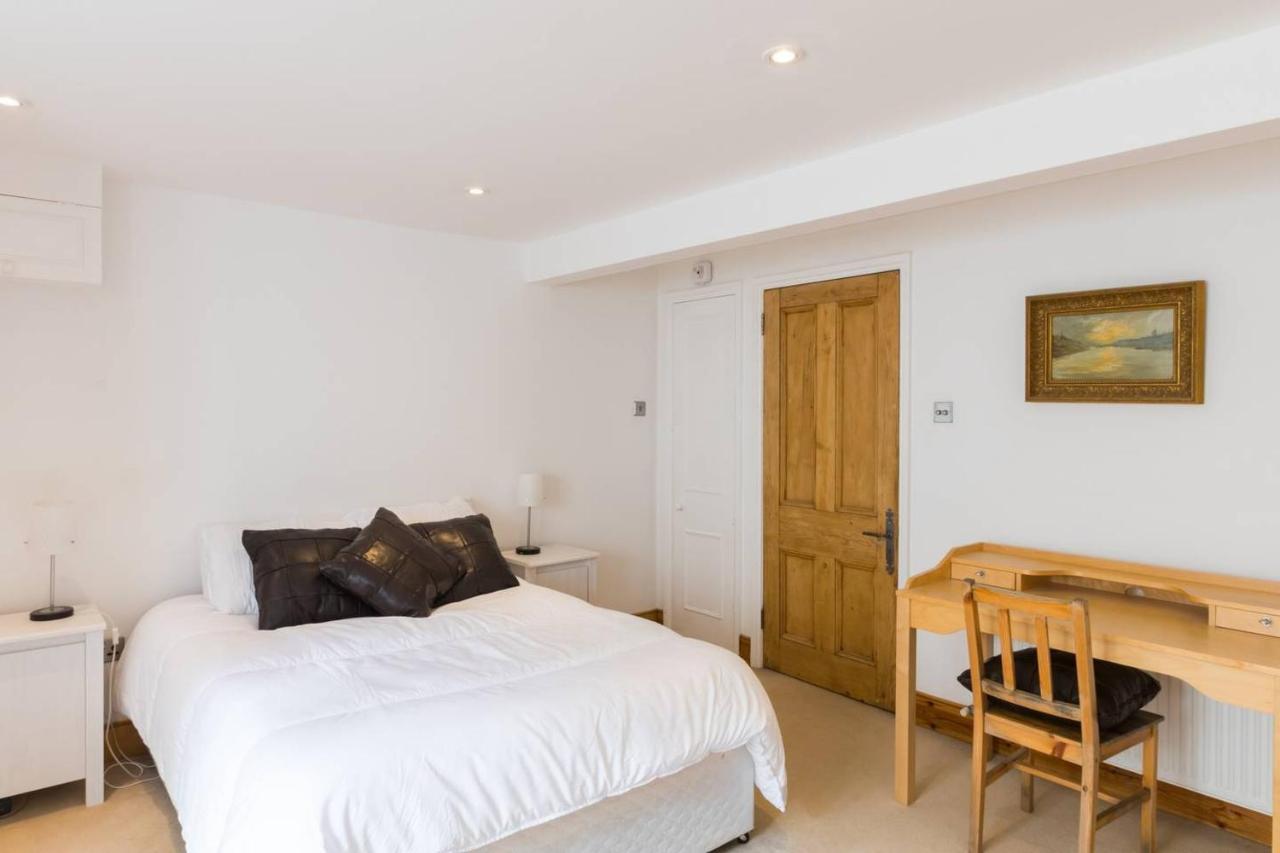 Fabulous 4-bed House In Fulham With Garden! Vakantiehuis Londen