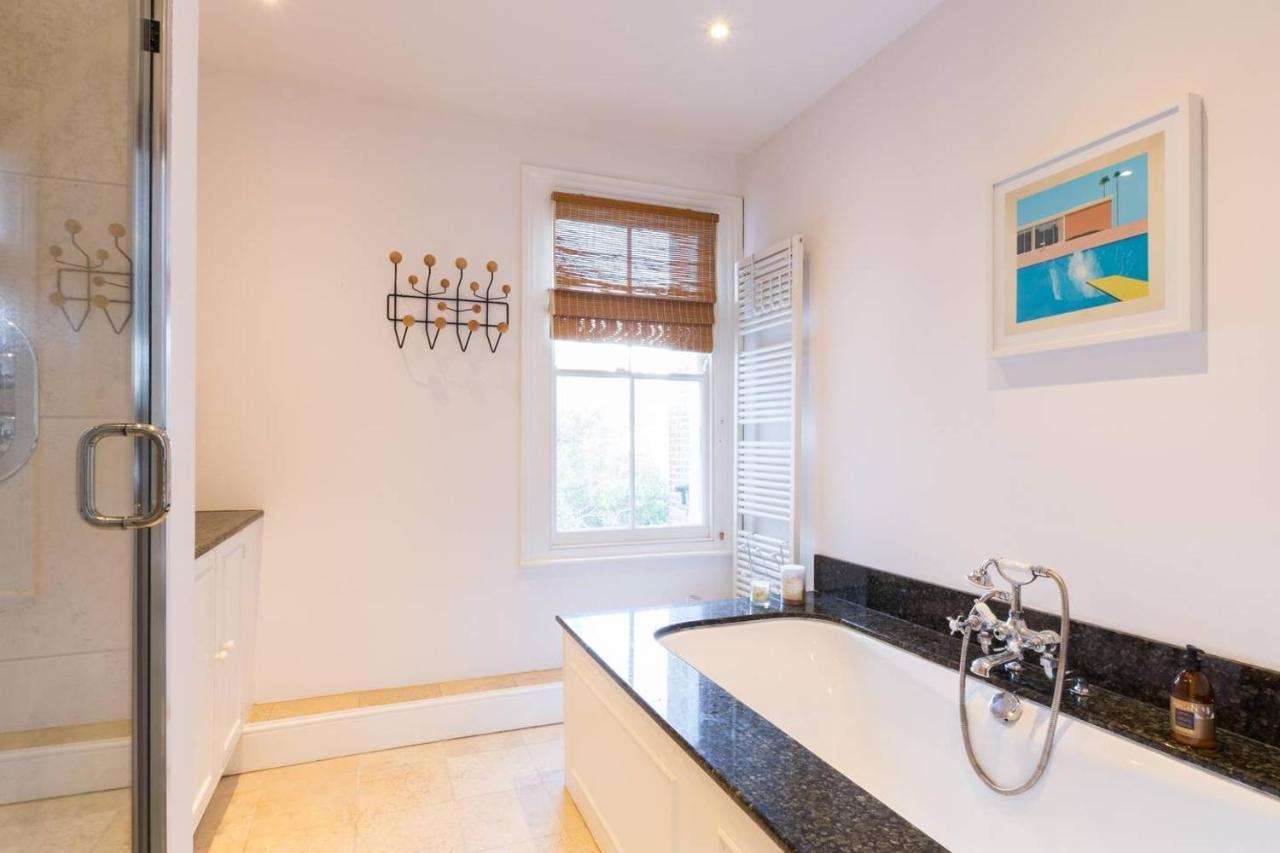 Vakantiehuis Fabulous 4-bed House In Fulham With Garden! Londen