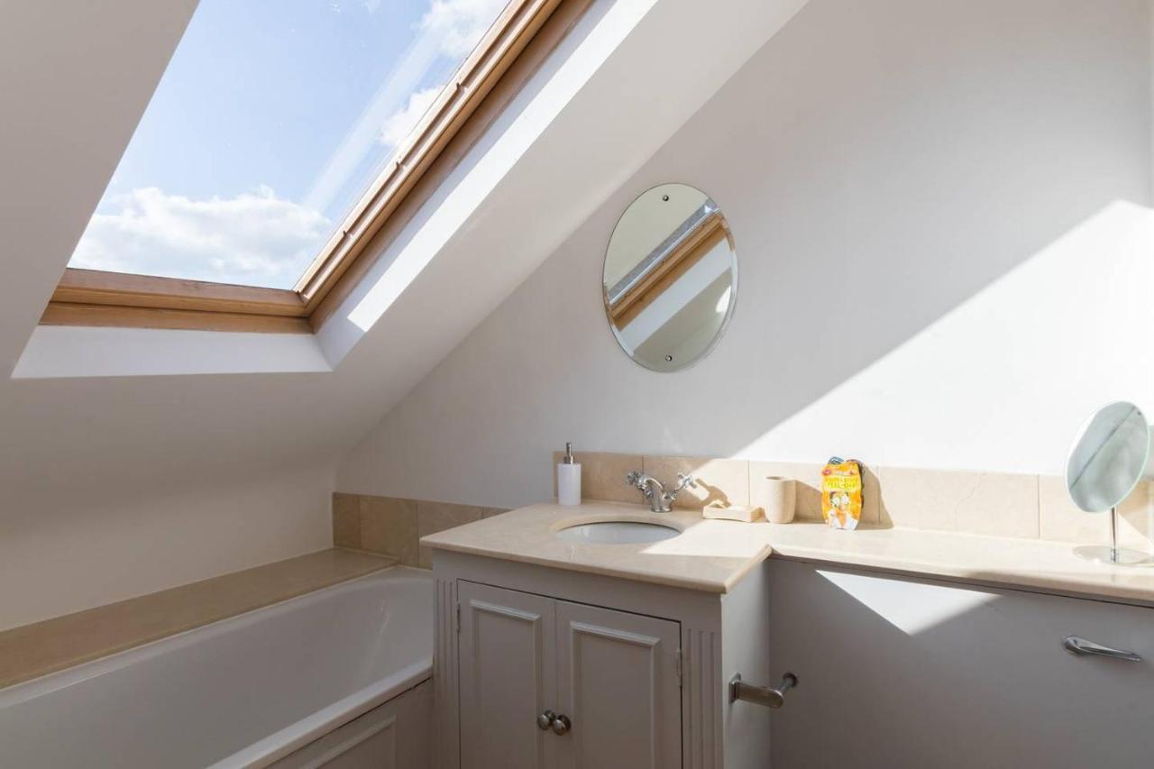Vakantiehuis Fabulous 4-bed House In Fulham With Garden! Londen