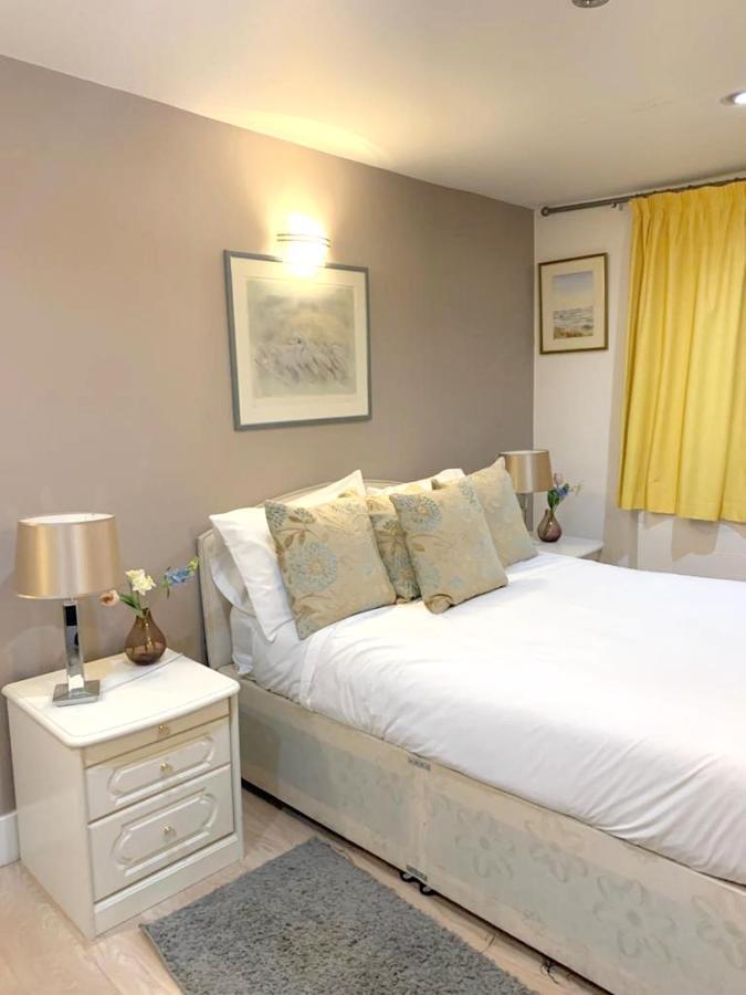 2 Bedrooms With View Balcony And Wifi At Greater *